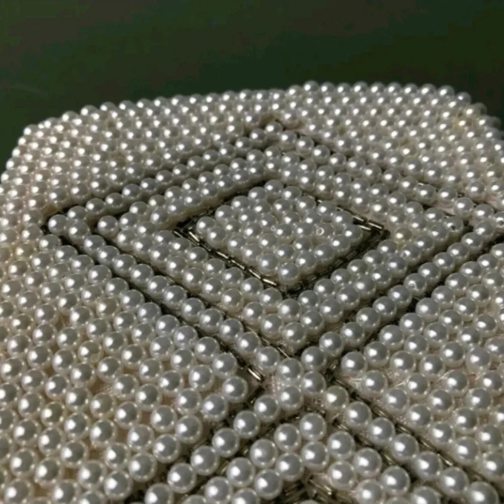 LA REGALE beaded Pearl clutch - Picture 3 of 7